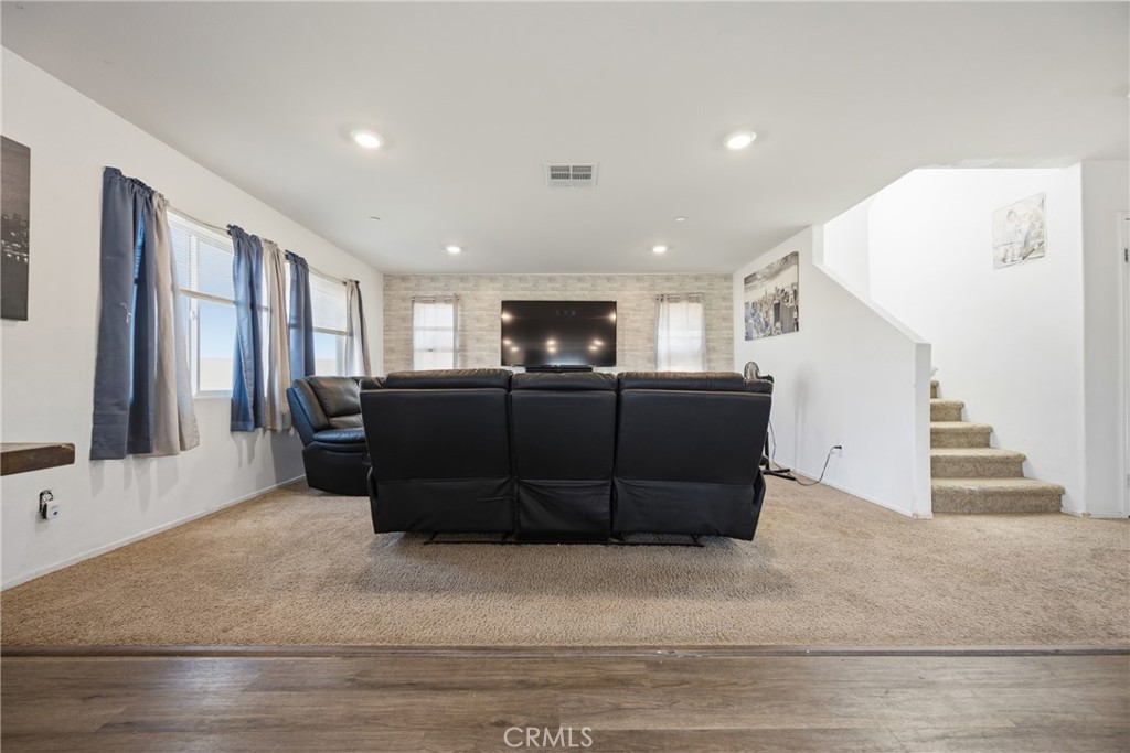 14133 Mustang Property Photo 9