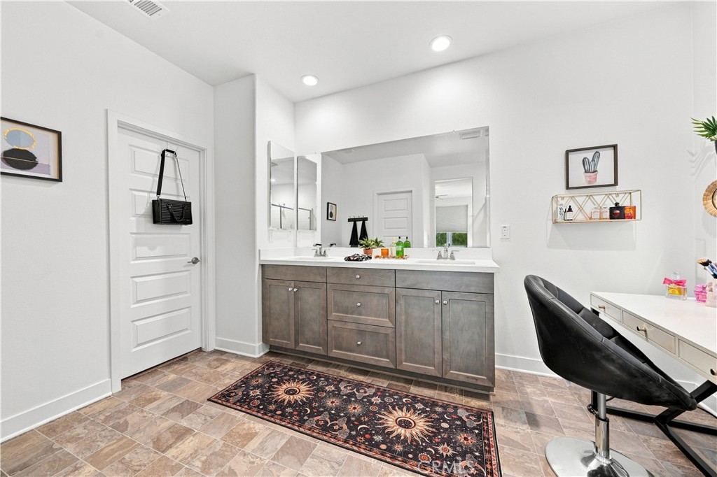 24954 Whispering Way Property Photo 17