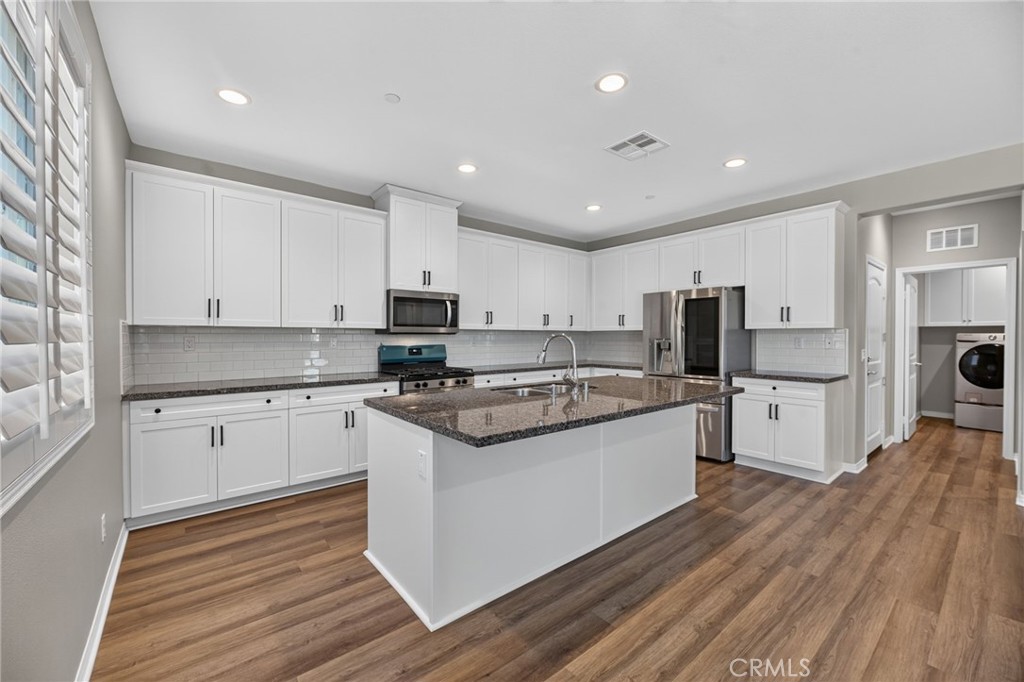 34136 Thistlewood Avenue Property Photo 6