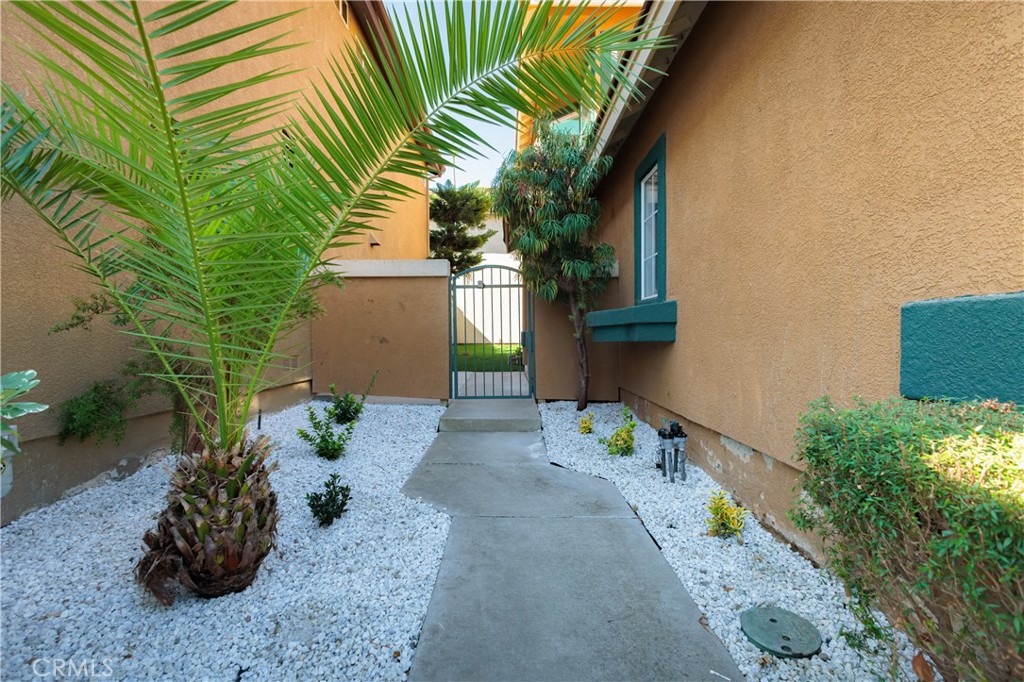 24438 Sunray Property Photo 3