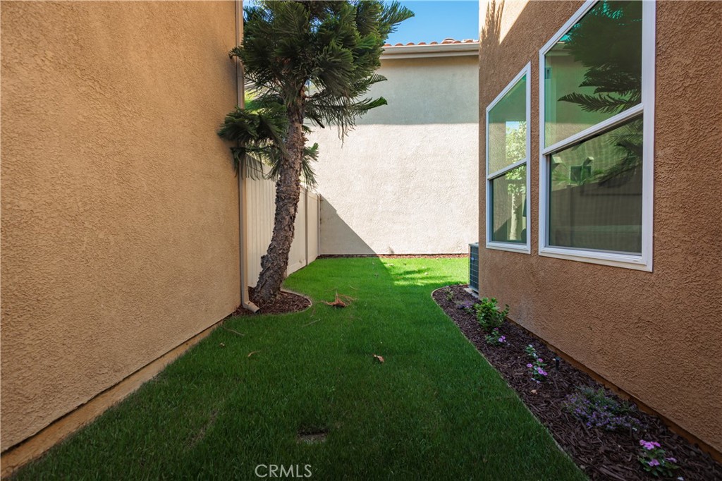 24438 Sunray Property Photo 5