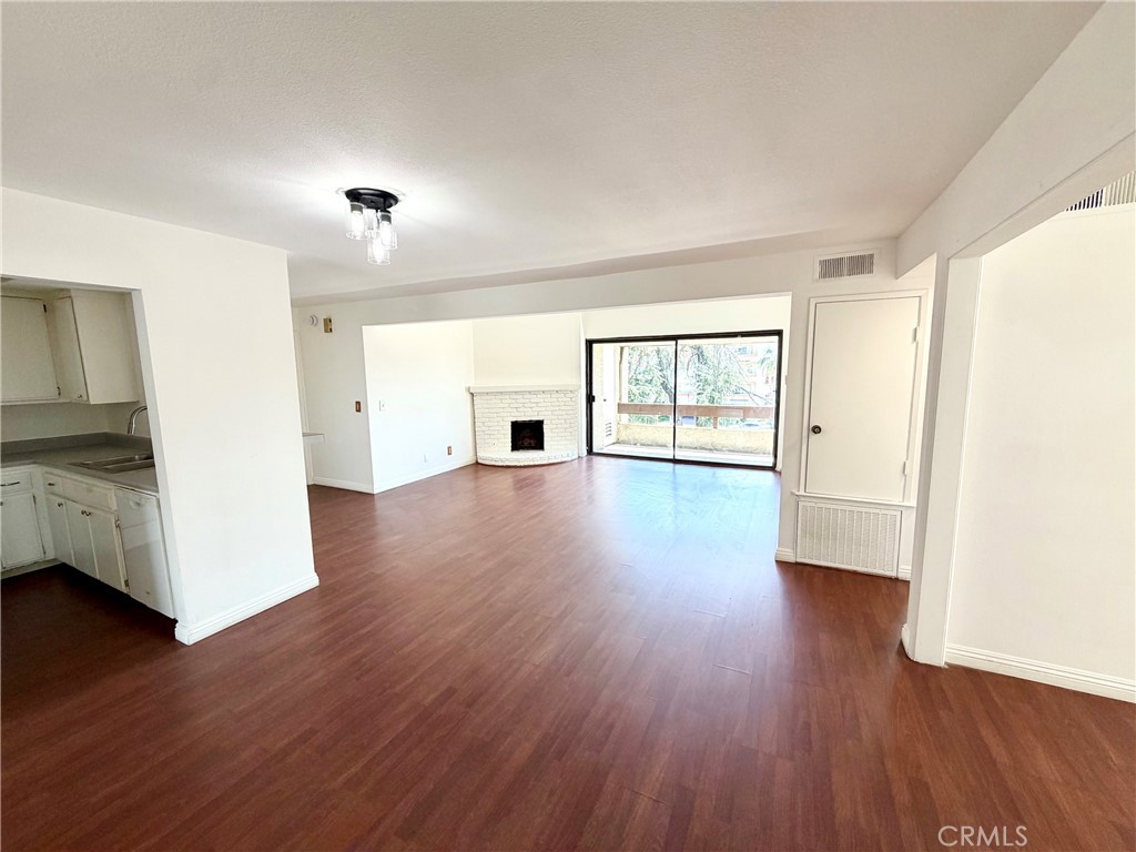 15155 Sherman Way 49 Property Photo 6