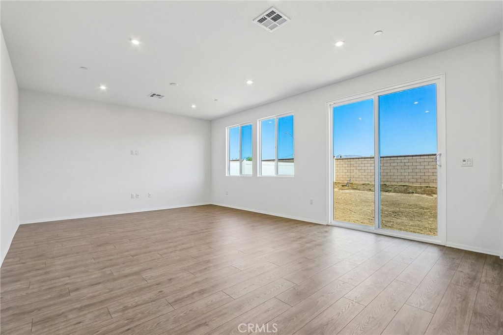 27207 Stardust Avenue Property Photo 3