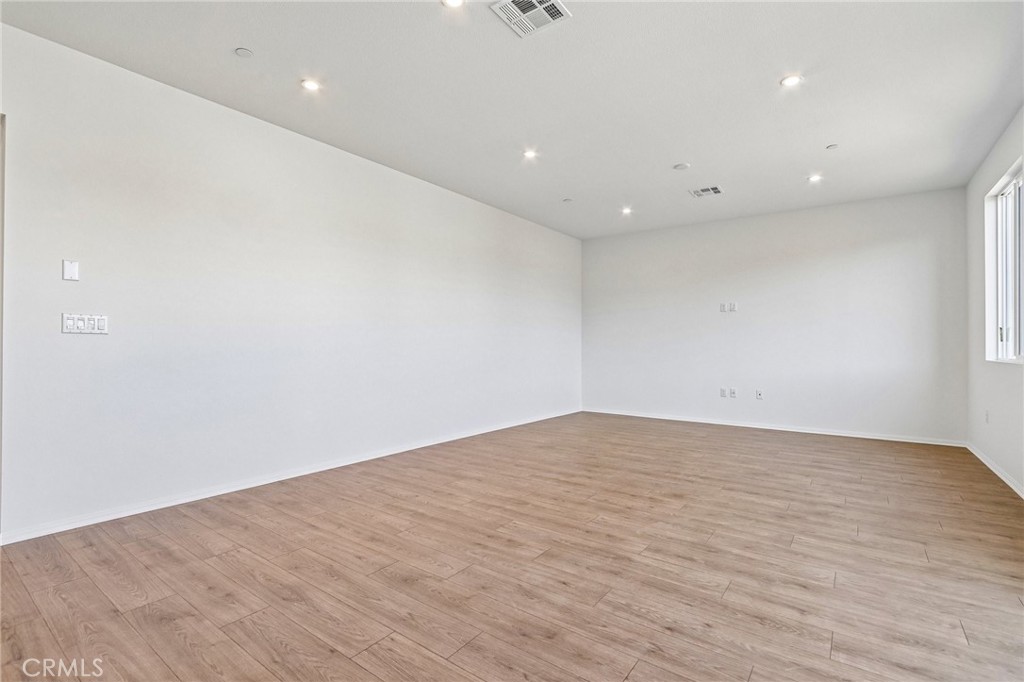 27207 Stardust Avenue Property Photo 5