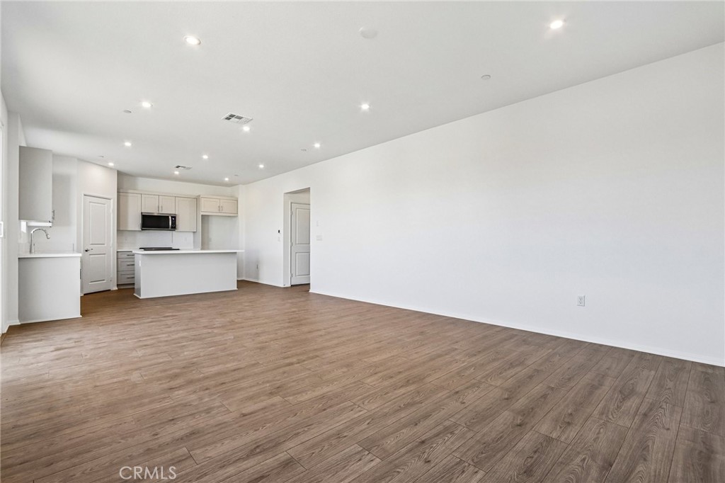 27207 Stardust Avenue Property Photo 7