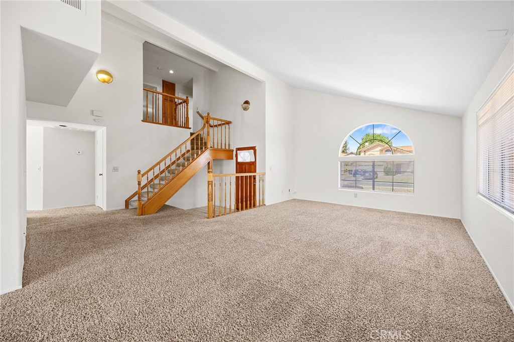 2561 Jeffery Property Photo 4