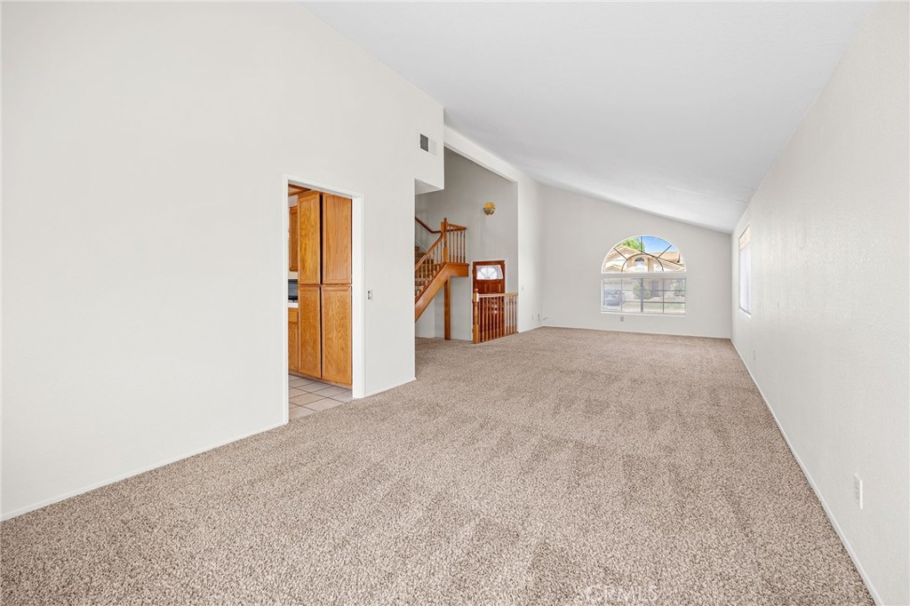2561 Jeffery Property Photo 6