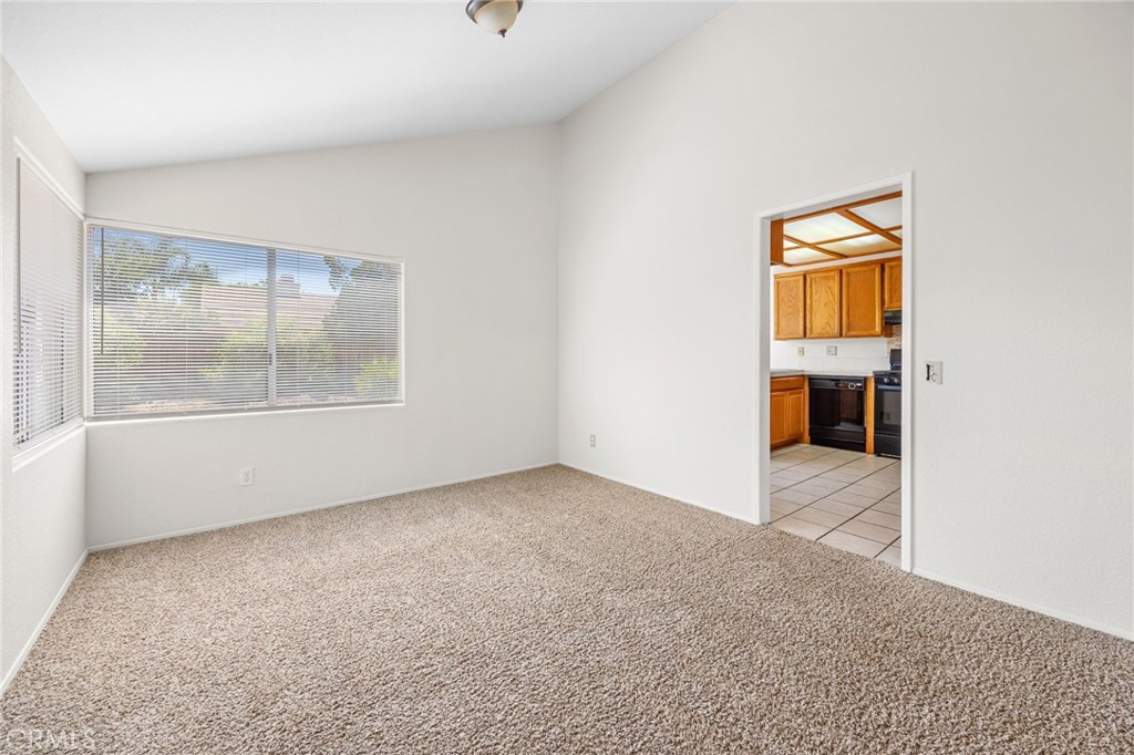 2561 Jeffery Property Photo 7