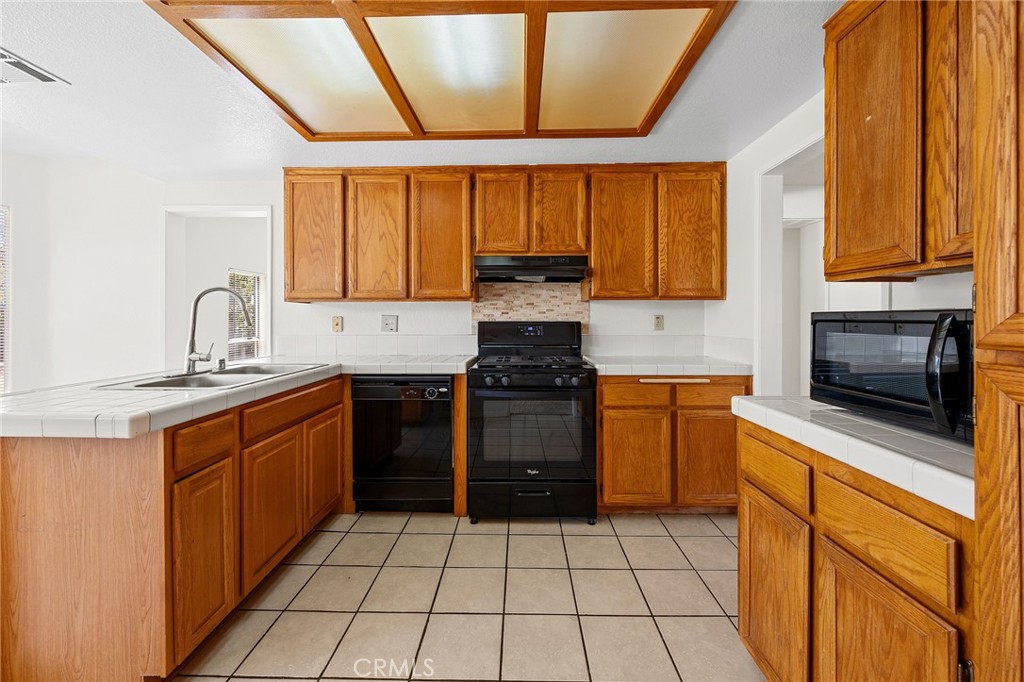 2561 Jeffery Property Photo 8