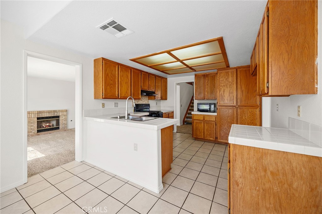 2561 Jeffery Property Photo 11