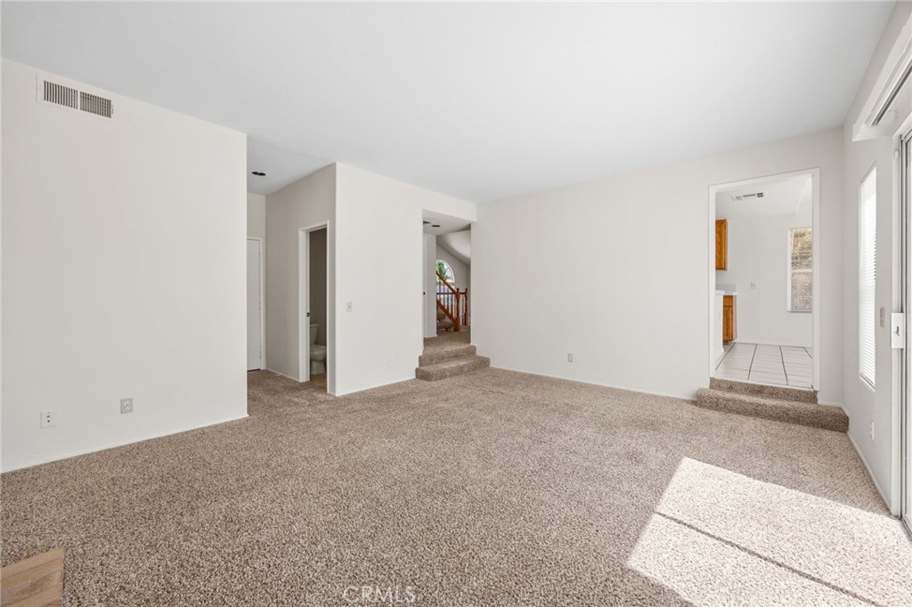 2561 Jeffery Property Photo 14
