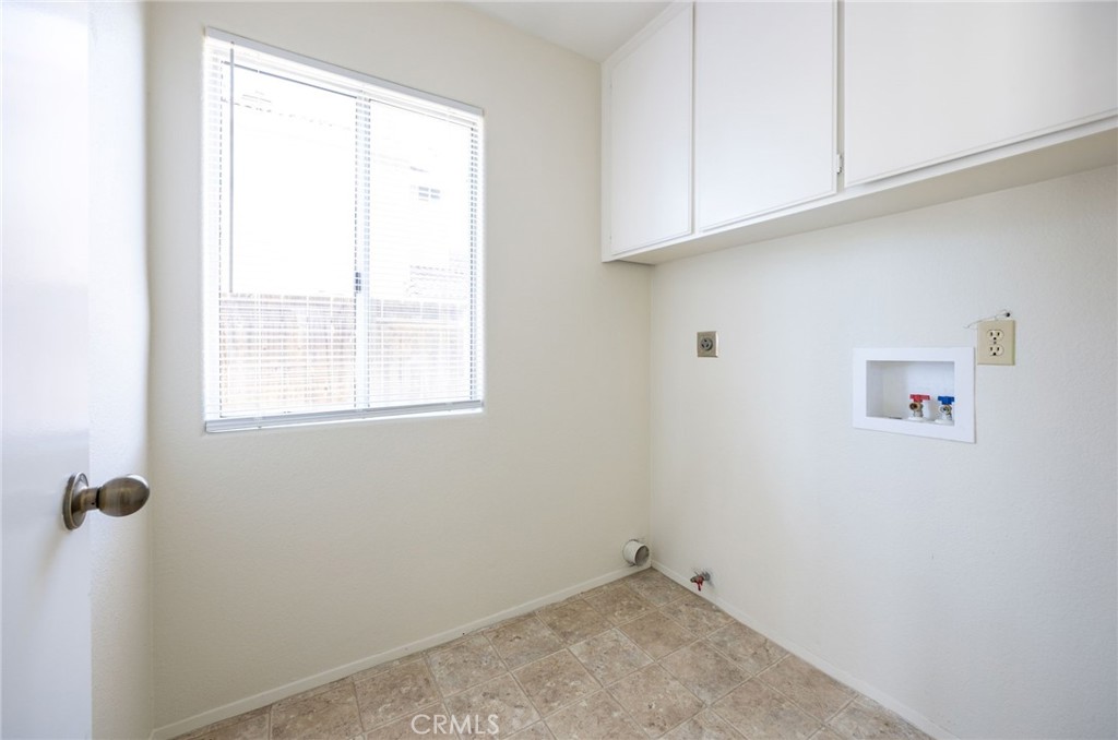 2561 Jeffery Property Photo 18