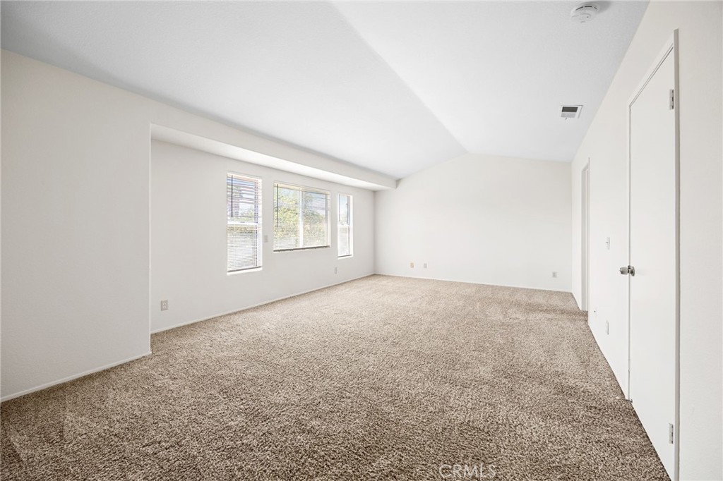 2561 Jeffery Property Photo 20
