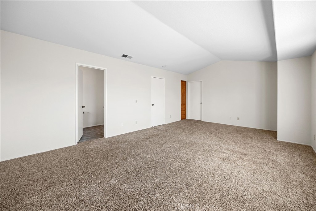 2561 Jeffery Property Photo 21