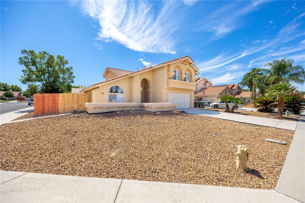 2561 Jeffery Property Photo 32