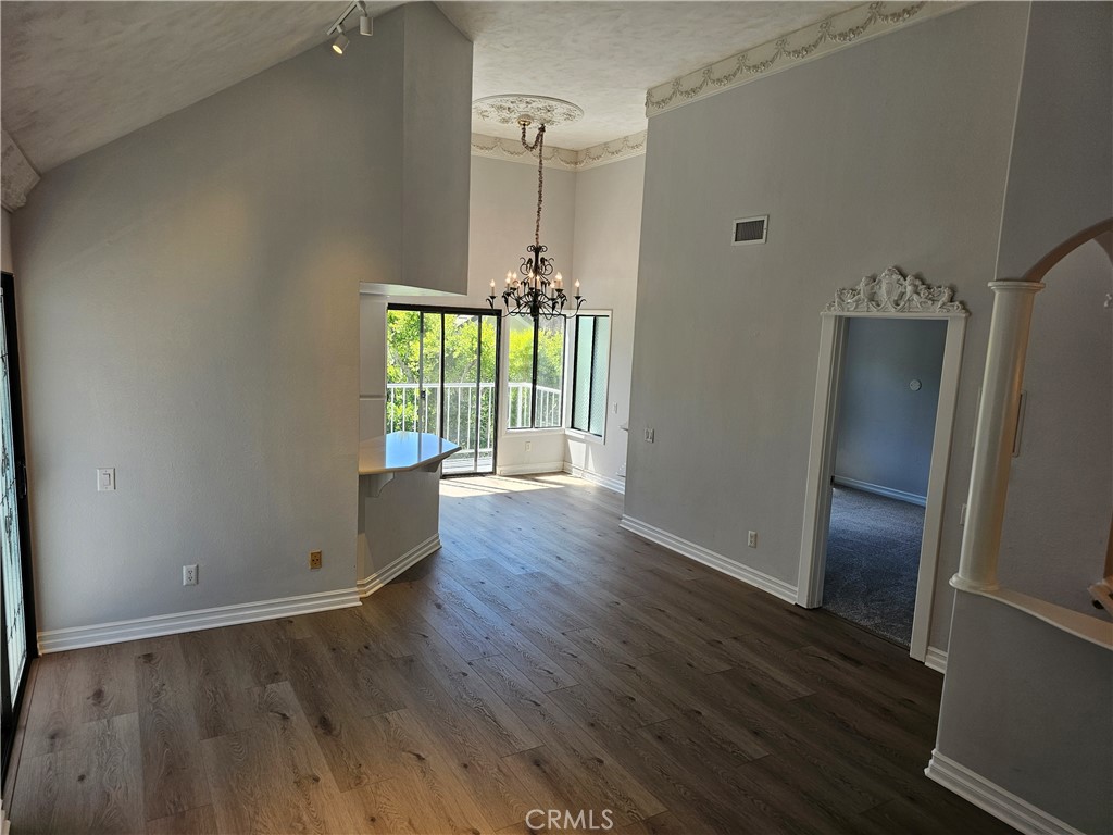 2825 Forest View Way Property Photo 5