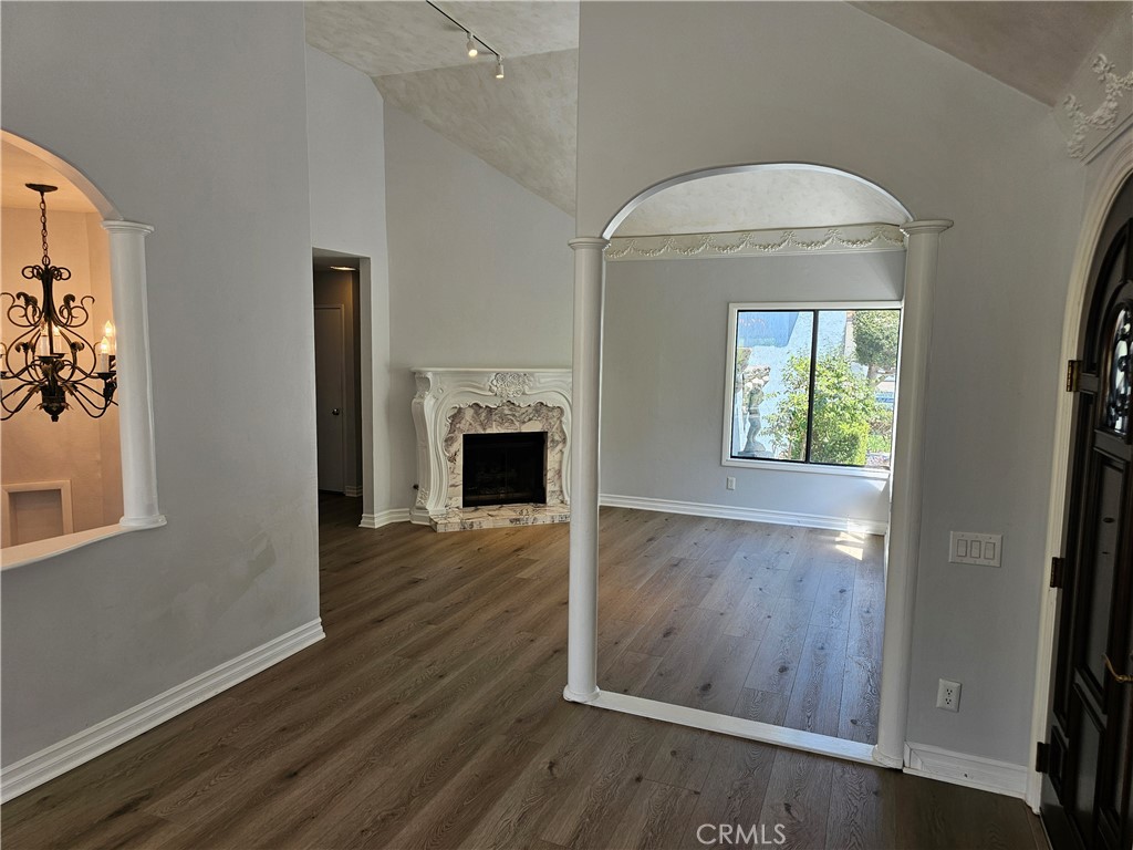 2825 Forest View Way Property Photo 6