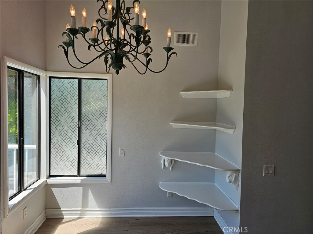 2825 Forest View Way Property Photo 9