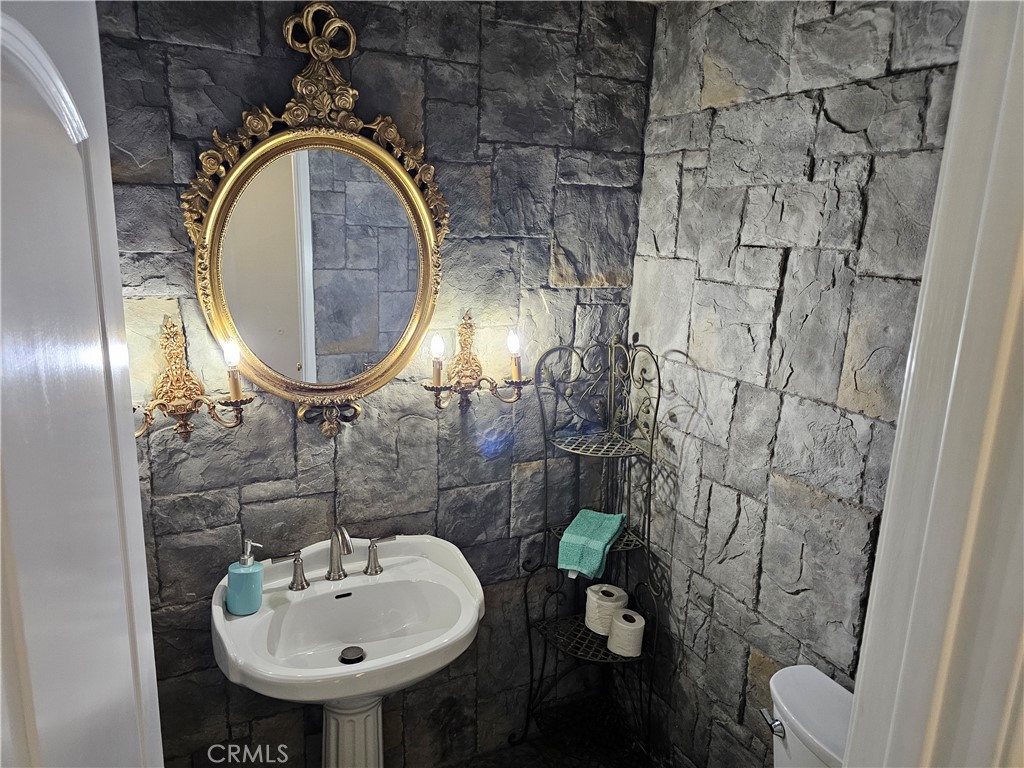2825 Forest View Way Property Photo 14