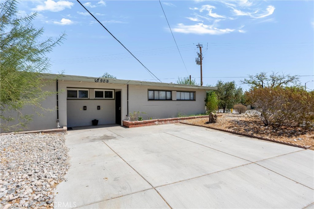 12909 Cactus Property Photo 3