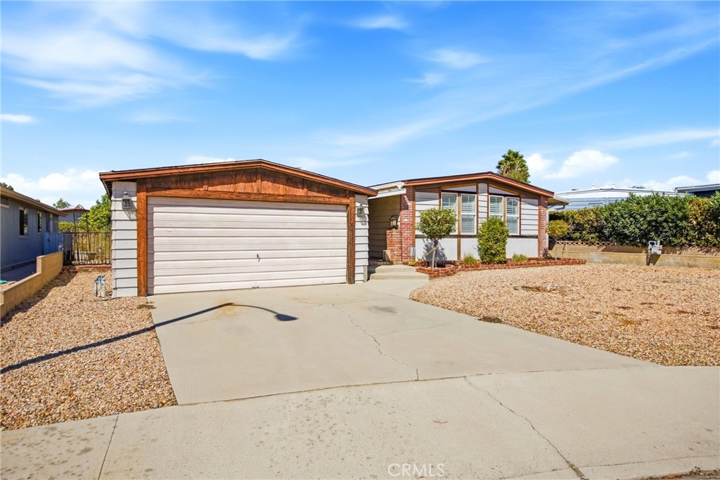 2860 Basswood Court Property Photo 2