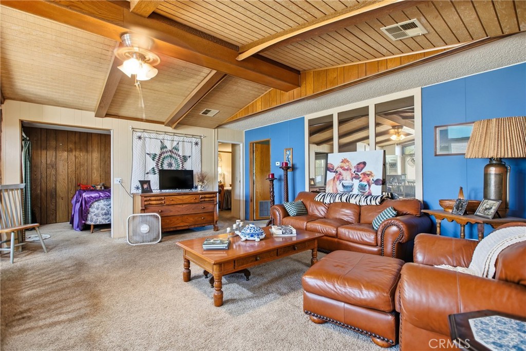 2860 Basswood Court Property Photo 4