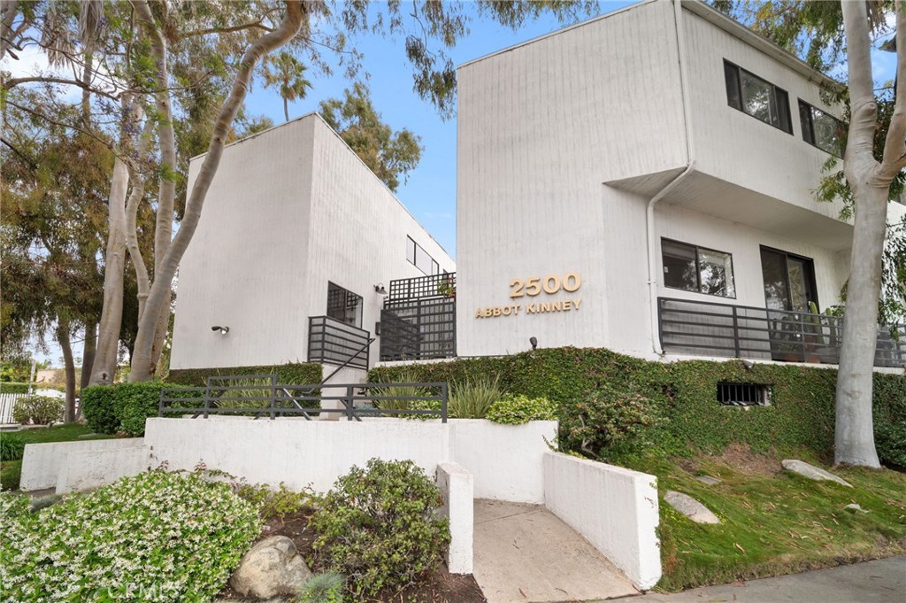 2500 Abbot Kinney Boulevard 5 Property Photo 28