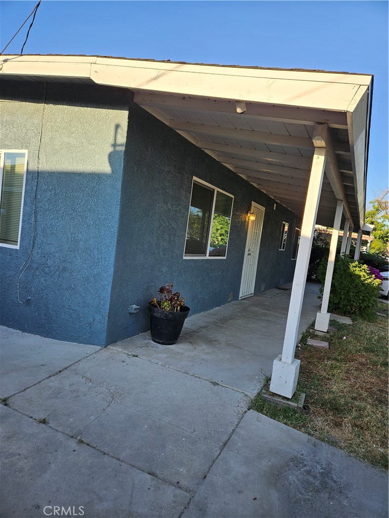 712 E Whittier Property Photo 2