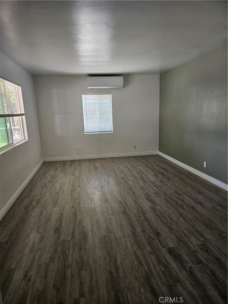 712 E Whittier Property Photo 4