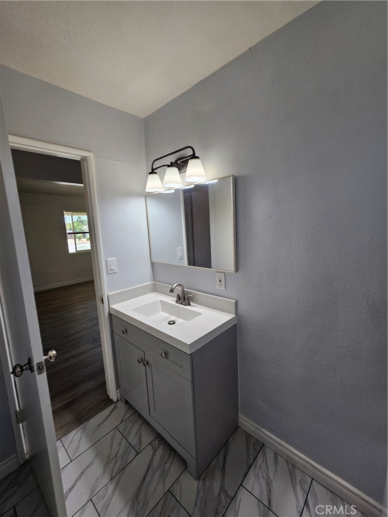712 E Whittier Property Photo 13