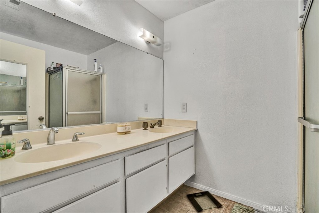 1173 S Cactus Property Photo 14
