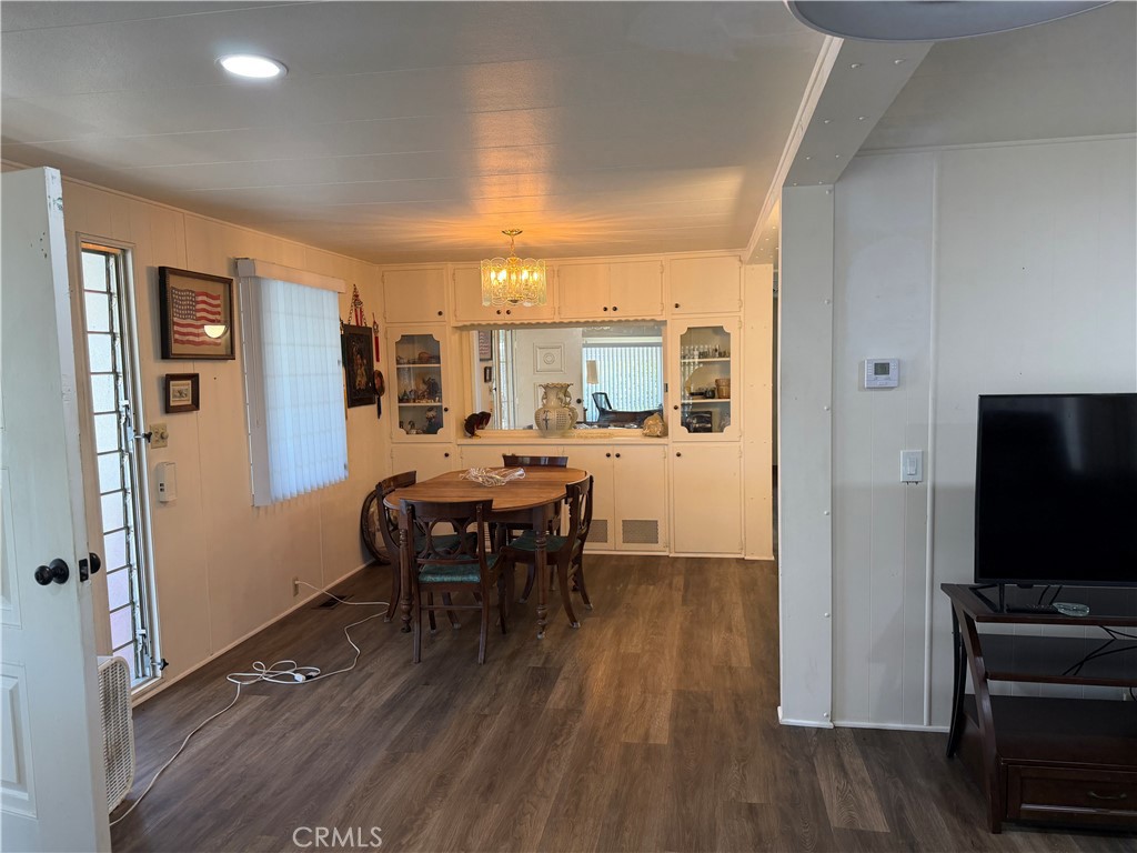 332 N Lyon Avenue 107 Property Photo 6
