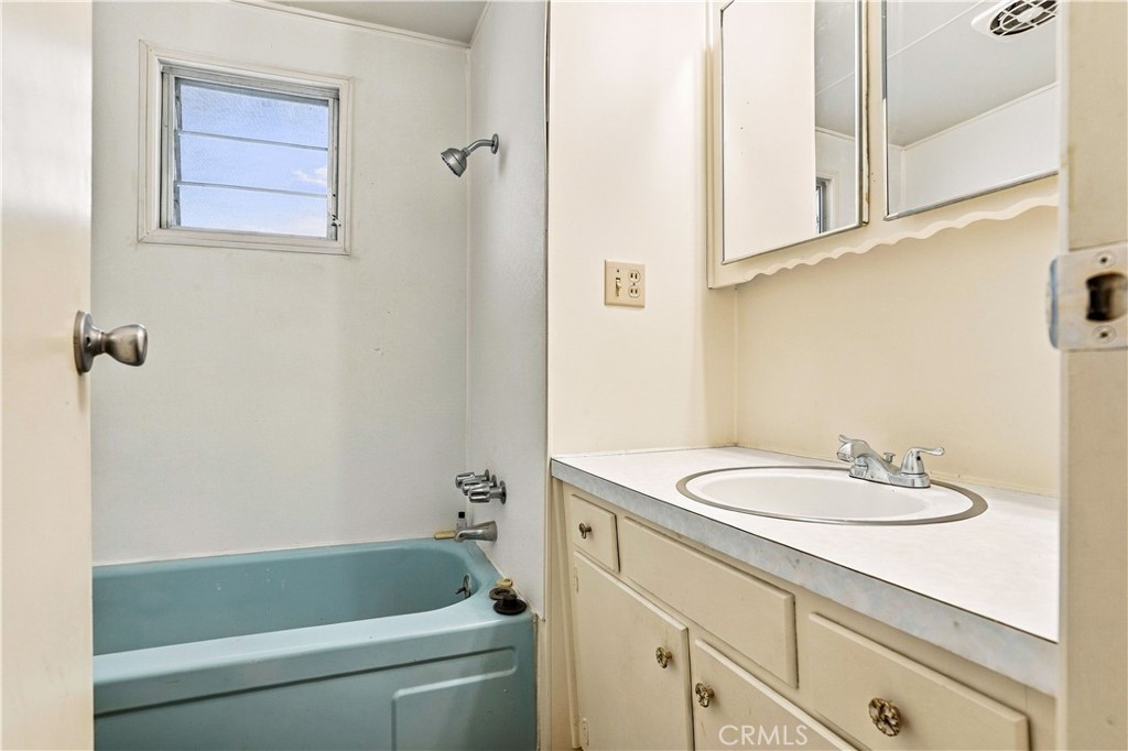 332 N Lyon Avenue 107 Property Photo 15