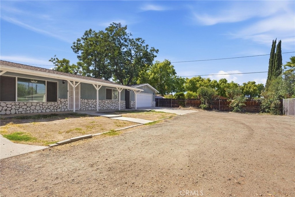43233 Whittier Property Photo 5