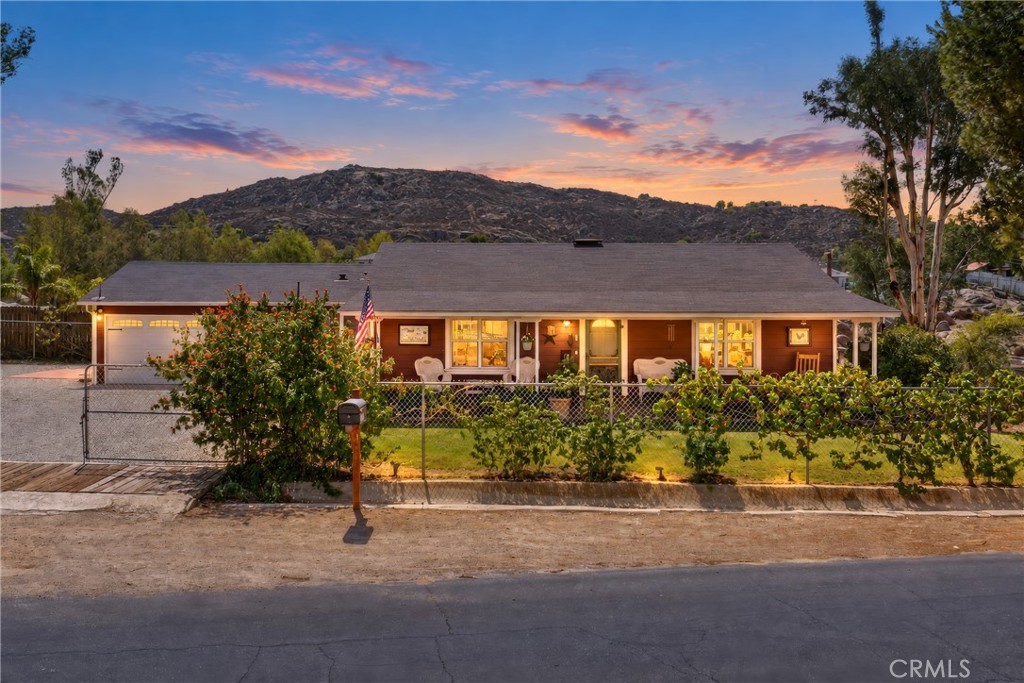41097 Crest Property Photo 1
