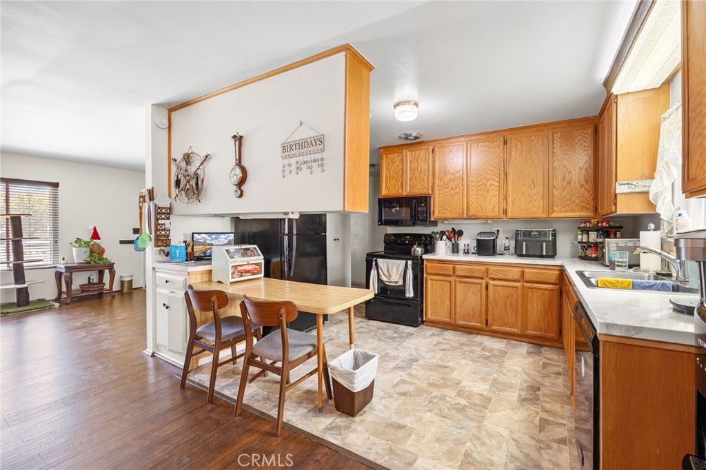 1400 Teakwood Property Photo 8