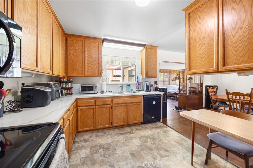1400 Teakwood Property Photo 11