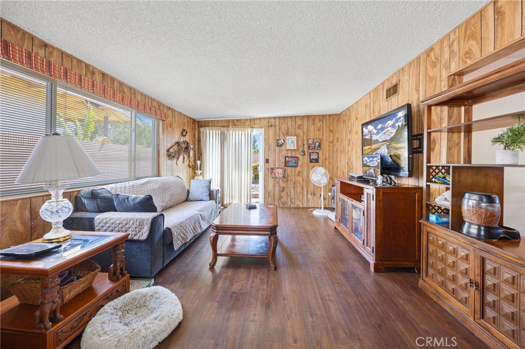 1400 Teakwood Property Photo 13