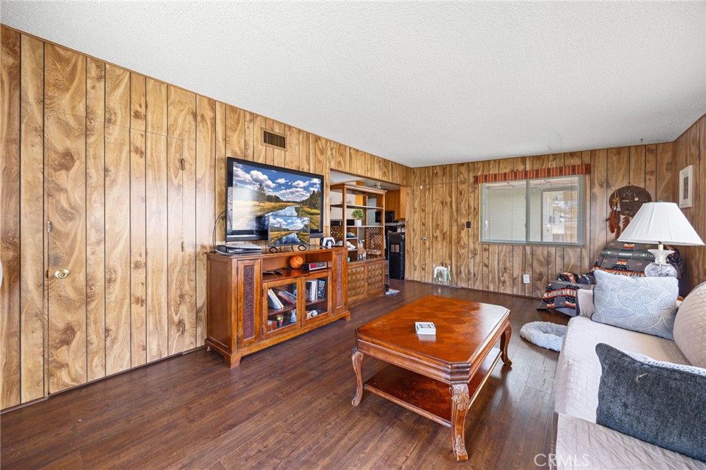 1400 Teakwood Property Photo 14
