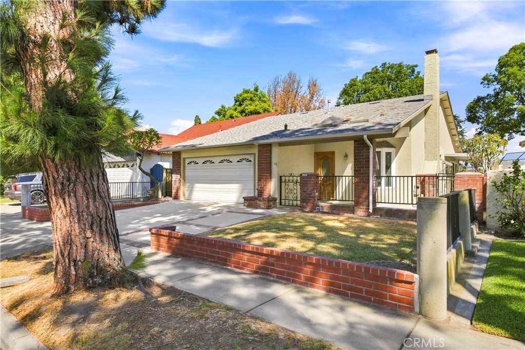 13633 Beach Street Property Photo 3