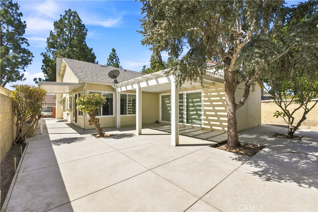 13633 Beach Street Property Photo 4
