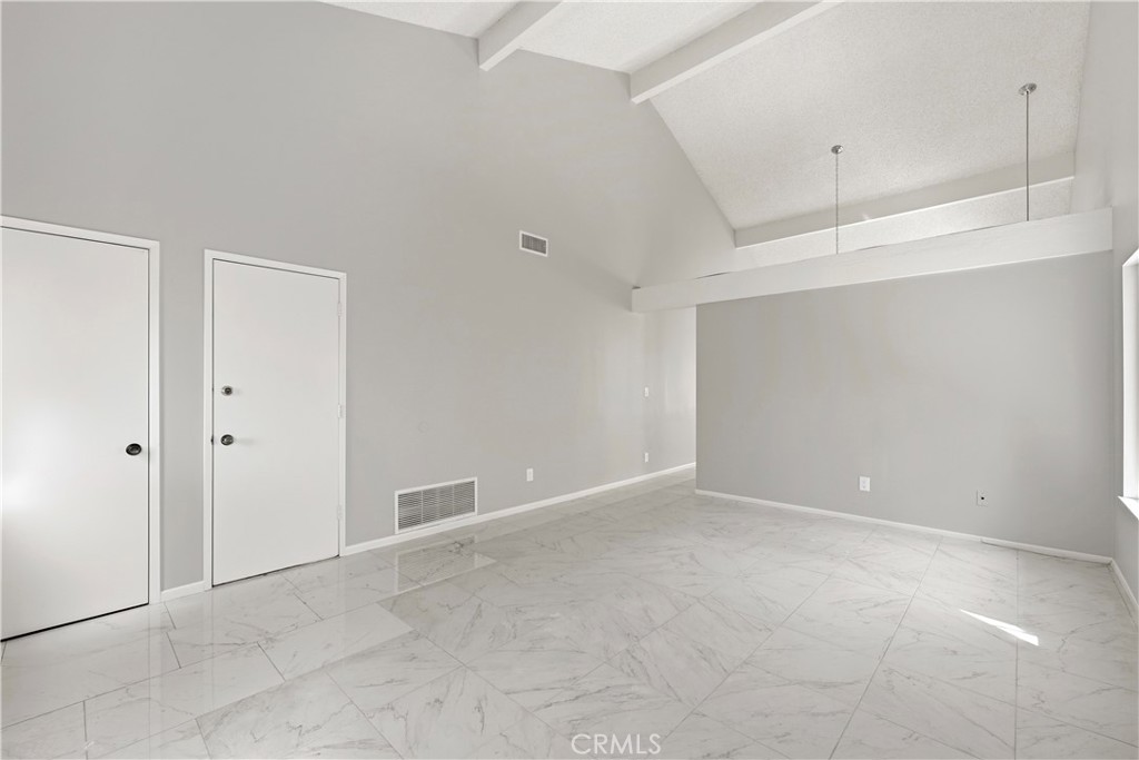 13633 Beach Street Property Photo 8