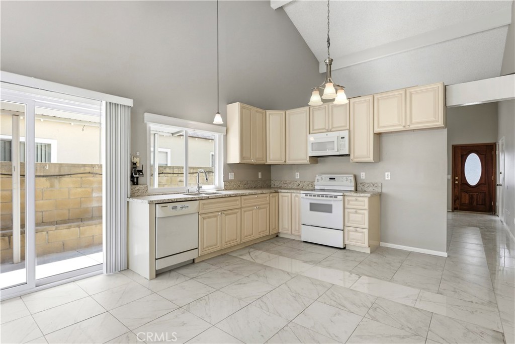 13633 Beach Street Property Photo 9