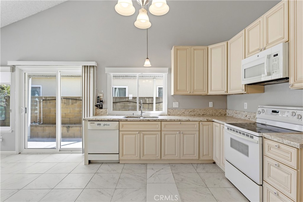 13633 Beach Street Property Photo 11