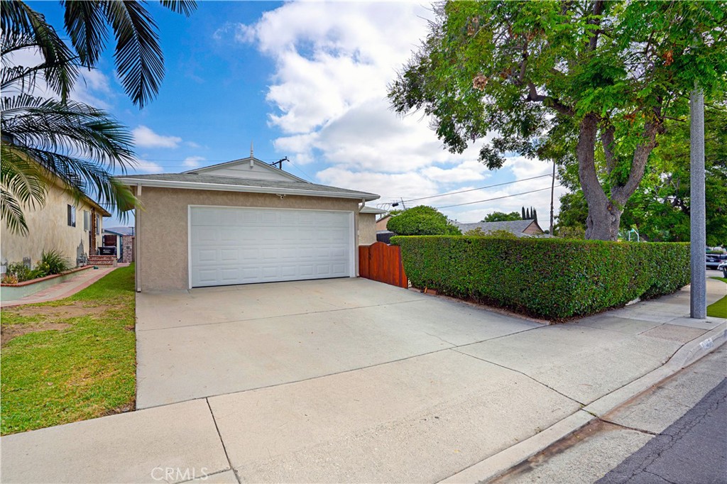 13337 Trumball Property Photo 4