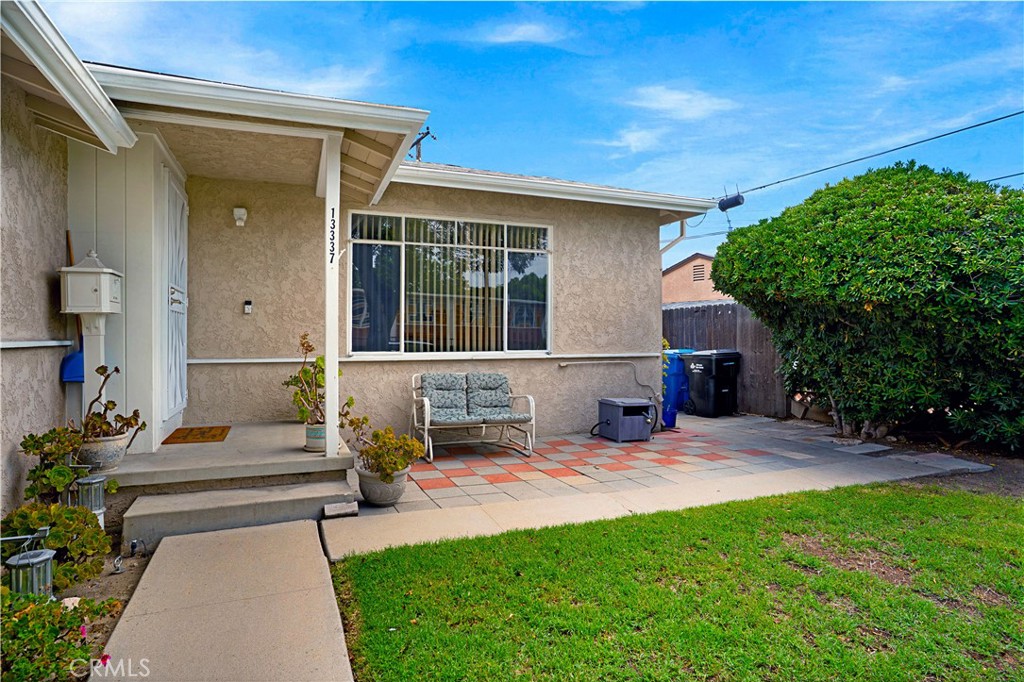 13337 Trumball Property Photo 7
