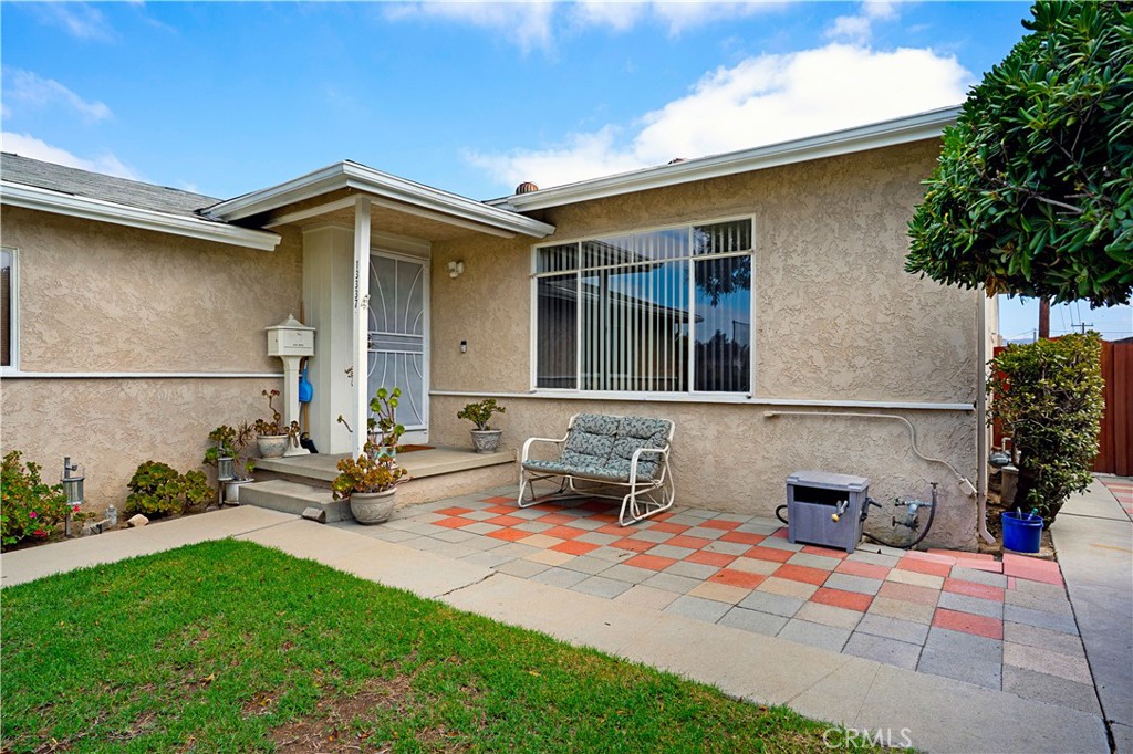 13337 Trumball Property Photo 8