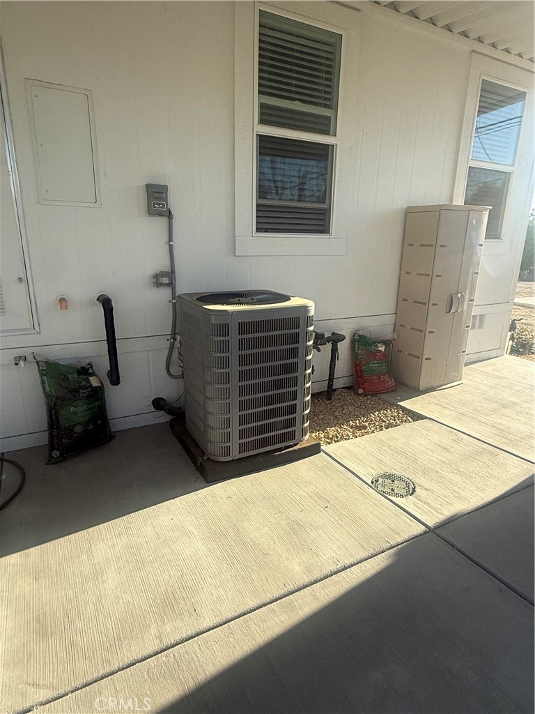 25521 Lincoln 81 Property Photo 5