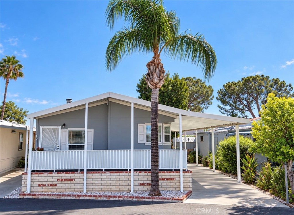 220 S Elk Street 101 Property Photo 1