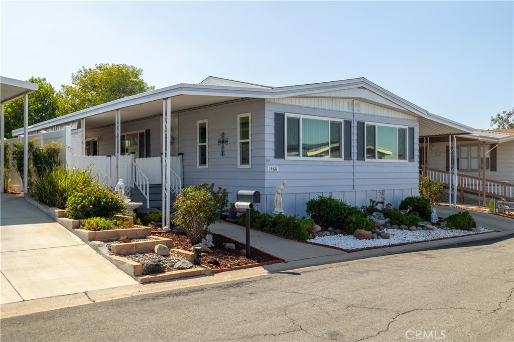 1466 Glengrove Square Property Photo 1